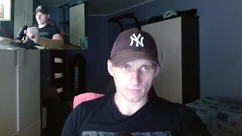 Snapshot of poliglotjoe chatting on November 3, 2025, 7:37 pm Poliglot online show from November 3, 2025, 7:37 pm