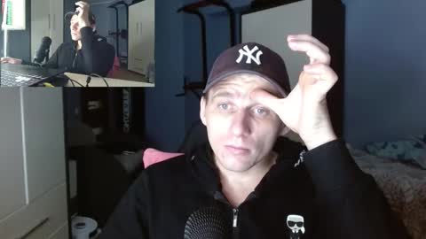 Snapshot of poliglotjoe chatting on November 13, 2025, 4:11 am Poliglot online show from November 13, 2025, 4:11 am