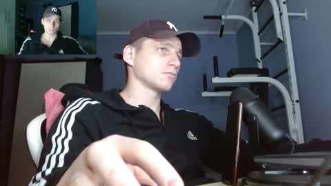 Snapshot of poliglotjoe chatting on November 13, 2025, 8:52 pm Poliglot online show from November 13, 2025, 8:52 pm