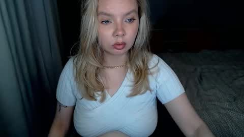 Snapshot of polinajones chatting on June 3, 2026, 6:46 pm PolinaJones online show from June 3, 2026, 6:46 pm