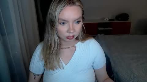 Snapshot of polinajones chatting on June 4, 2026, 6:14 pm PolinaJones online show from June 4, 2026, 6:14 pm