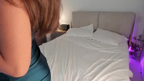 Snapshot of polly_____ chatting on October 18, 2025, 10:21 pm Polly online show from October 18, 2025, 10:21 pm