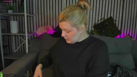 Polly online show from May 23, 2026, 1:11 am