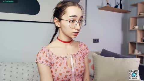 Polly online show from October 7, 2025, 7:49 am