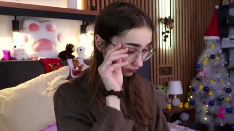 Polly online show from December 23, 2025, 7:17 am