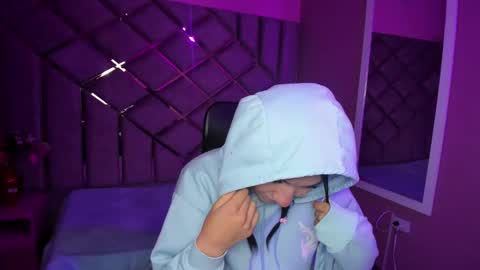 Snapshot of poly_sasha_ chatting on October 19, 2025, 3:51 am poly sasha online show from October 19, 2025, 3:51 am