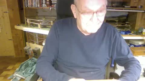 Snapshot of pomme1949 chatting on December 17, 2024, 9:50 am pomme1949 online show from December 17, 2024, 9:50 am