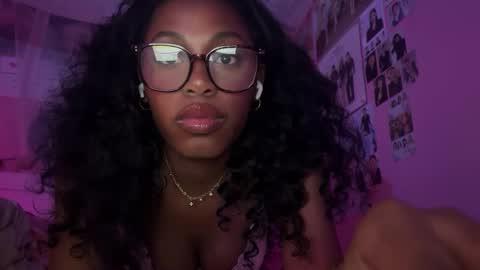 Snapshot of popasprincess chatting on February 14, 2025, 3:43 am princess online show from February 14, 2025, 3:43 am