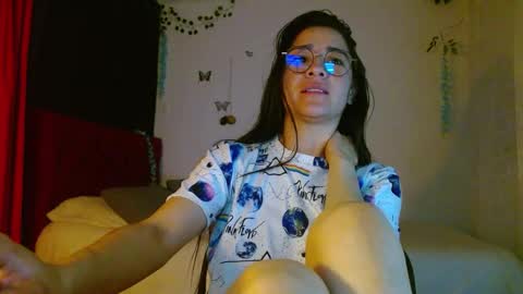 Snapshot of porcelainlux chatting on February 21, 2025, 6:29 am porcelainlux online show from February 21, 2025, 6:29 am