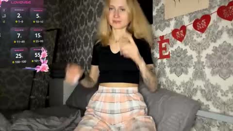  HERES SILVIA AND OlIVIA  WELCOME EVERYONE LOVENSE DOMI REACT TO YOUR TIPS LETS MAKE A GREAT SHOW TOGETHER  online show from September 29, 2025, 3:39 pm