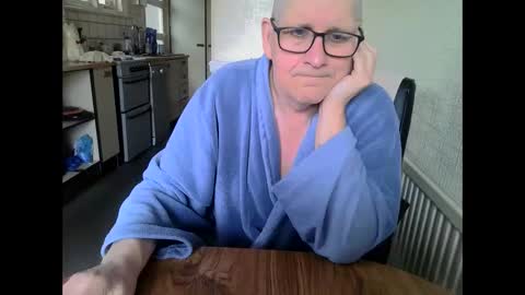 poshman65 online show from April 5, 2026, 9:17 am