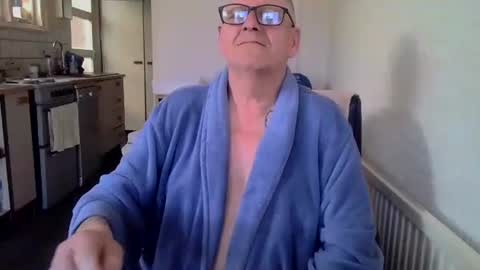 poshman65 online show from April 7, 2026, 10:15 am