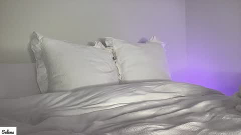 Snapshot of poutyselena chatting on December 28, 2024, 12:26 am Selena online show from December 28, 2024, 12:26 am