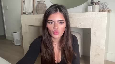 Selena online show from March 5, 2026, 2:40 am