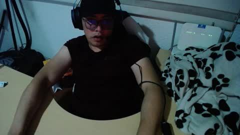 Snapshot of powerfulzeus2 chatting on September 13, 2025, 2:44 am powerfulzeus2 online show from September 13, 2025, 2:44 am