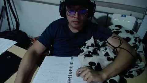 Snapshot of powerfulzeus2 chatting on September 15, 2025, 1:27 am powerfulzeus2 online show from September 15, 2025, 1:27 am