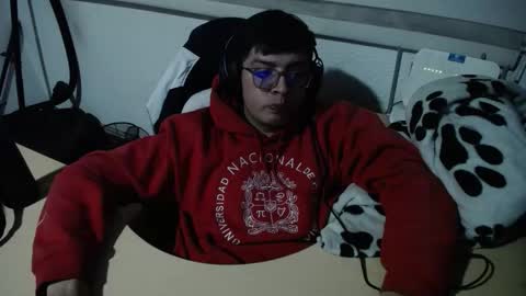 Snapshot of powerfulzeus2 chatting on September 19, 2025, 3:30 am powerfulzeus2 online show from September 19, 2025, 3:30 am