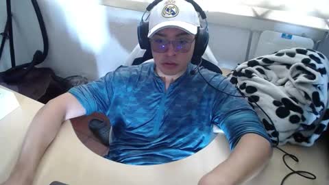 Snapshot of powerfulzeus2 chatting on September 20, 2025, 6:53 pm powerfulzeus2 online show from September 20, 2025, 6:53 pm