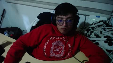 Snapshot of powerfulzeus2 chatting on September 22, 2025, 1:18 am powerfulzeus2 online show from September 22, 2025, 1:18 am