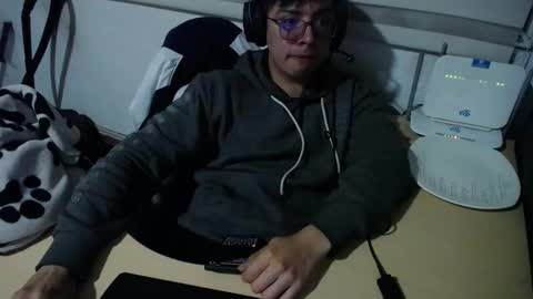 Snapshot of powerfulzeus2 chatting on September 27, 2025, 1:54 am powerfulzeus2 online show from September 27, 2025, 1:54 am