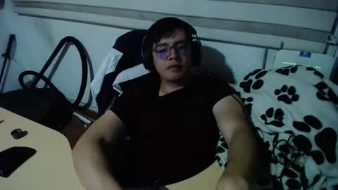 Snapshot of powerfulzeus2 chatting on October 1, 2025, 2:28 am powerfulzeus2 online show from October 1, 2025, 2:28 am