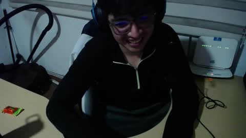 Snapshot of powerfulzeus2 chatting on October 10, 2025, 2:32 am powerfulzeus2 online show from October 10, 2025, 2:32 am