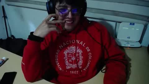 Snapshot of powerfulzeus2 chatting on October 11, 2025, 2:00 am powerfulzeus2 online show from October 11, 2025, 2:00 am