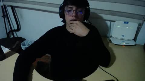 Snapshot of powerfulzeus2 chatting on October 16, 2025, 2:45 am powerfulzeus2 online show from October 16, 2025, 2:45 am