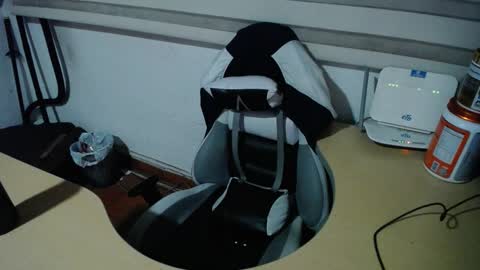 Snapshot of powerfulzeus2 chatting on October 20, 2025, 2:01 am powerfulzeus2 online show from October 20, 2025, 2:01 am