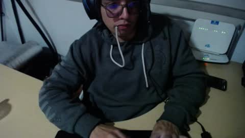 Snapshot of powerfulzeus2 chatting on October 25, 2025, 1:57 am powerfulzeus2 online show from October 25, 2025, 1:57 am