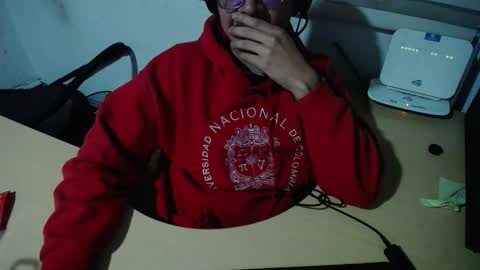 Snapshot of powerfulzeus2 chatting on November 5, 2025, 4:45 am powerfulzeus2 online show from November 5, 2025, 4:45 am