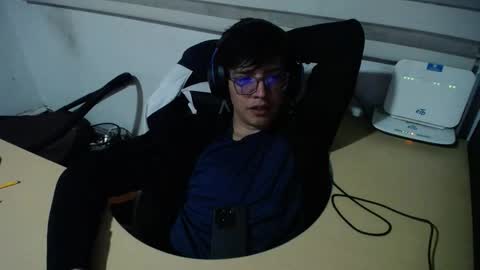 Snapshot of powerfulzeus2 chatting on November 7, 2025, 1:38 am powerfulzeus2 online show from November 7, 2025, 1:38 am