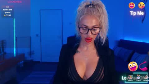 Victoria online show from September 18, 2025, 8:55 pm