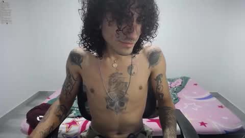 Snapshot of present_the_magic chatting on October 9, 2025, 6:44 am Plux online show from October 9, 2025, 6:44 am