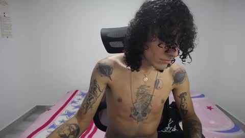 Snapshot of present_the_magic chatting on October 13, 2025, 6:08 pm Plux online show from October 13, 2025, 6:08 pm