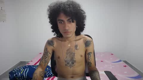 Snapshot of present_the_magic chatting on October 14, 2025, 7:42 am Plux online show from October 14, 2025, 7:42 am