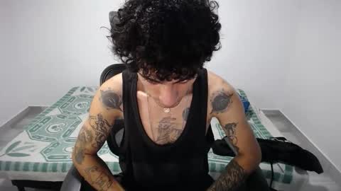 Snapshot of present_the_magic chatting on October 22, 2025, 7:46 pm Plux online show from October 22, 2025, 7:46 pm