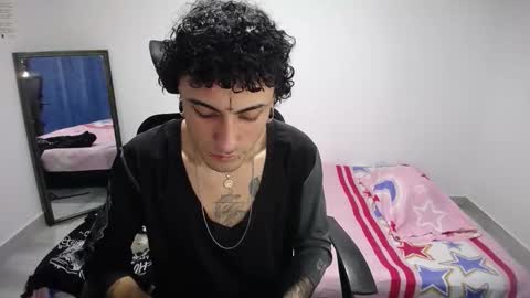 Snapshot of present_the_magic chatting on November 11, 2025, 5:07 am Plux online show from November 11, 2025, 5:07 am