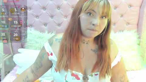 Snapshot of pretti__violet_ chatting on September 19, 2025, 1:29 am Pretti Violet online show from September 19, 2025, 1:29 am