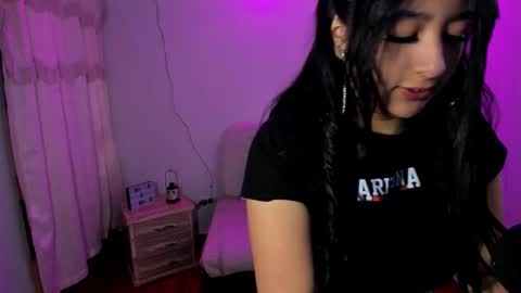 Snapshot of pretti_scarlett chatting on November 18, 2025, 11:58 am pretti scarlett online show from November 18, 2025, 11:58 am