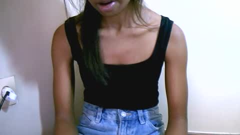 Snapshot of prettiethalia chatting on February 7, 2026, 10:08 am prettiethalia online show from February 7, 2026, 10:08 am