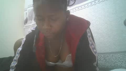 Snapshot of pretty_abella chatting on February 21, 2025, 12:05 am abella online show from February 21, 2025, 12:05 am