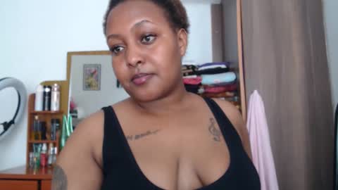 Snapshot of pretty_annah chatting on October 31, 2025, 11:11 am Annah online show from October 31, 2025, 11:11 am