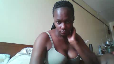 Snapshot of pretty_beib chatting on November 10, 2025, 9:19 am Karol online show from November 10, 2025, 9:19 am