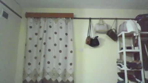 Snapshot of pretty_beib chatting on November 17, 2025, 5:19 pm Karol online show from November 17, 2025, 5:19 pm