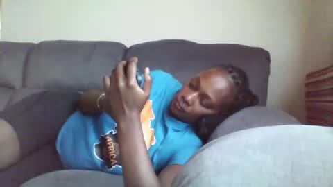 Snapshot of pretty_beib chatting on May 1, 2026, 7:02 am Karol online show from May 1, 2026, 7:02 am