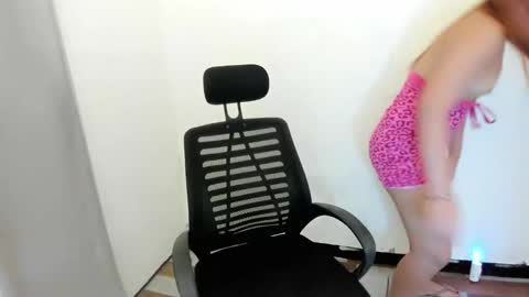 pretty_darcy online show from March 28, 2026, 8:36 am