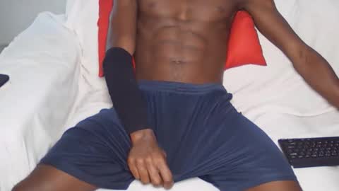 Pretty dollx01 online show from April 3, 2026, 12:03 pm