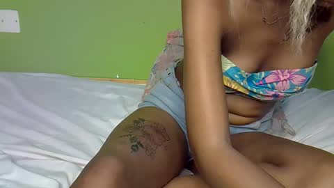 pretty_g2 online show from October 15, 2025, 11:10 am