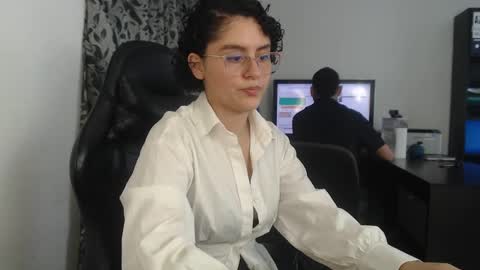 pretty_latina2 online show from February 19, 2025, 5:05 am